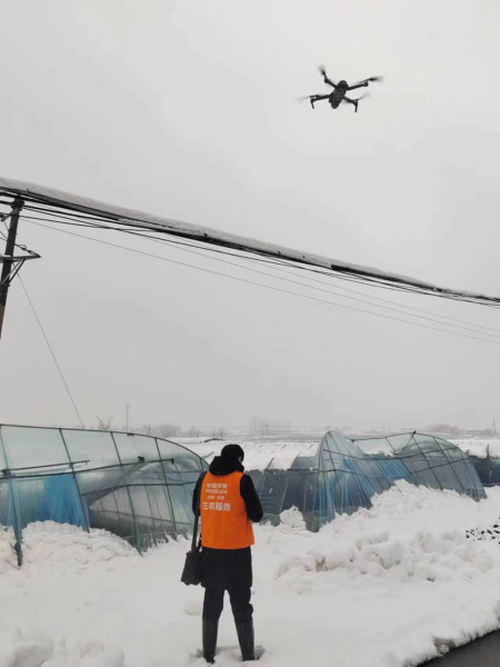 今年初，暴雪天气，平安产险农险理赔员用低空无人机航拍影像，对承保标的受灾程度进行分级，实现快速定损，极大提升作业效率。(2024年2月6日摄)平安产险供图