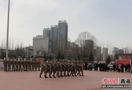 图为新兵进行役前训练。 邓革虎摄