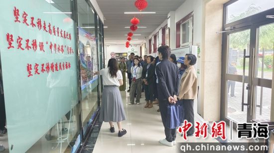 图为海外华文媒体开展实地采访活动。陈元邦摄