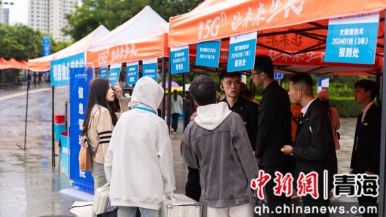 图为迎新现场。青海职业技术大学 供图